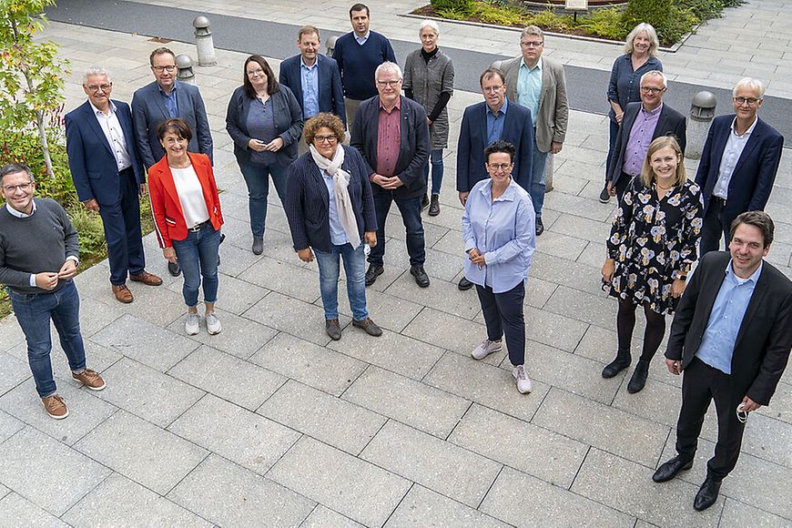 Gruppenfoto von oben aufgenommen