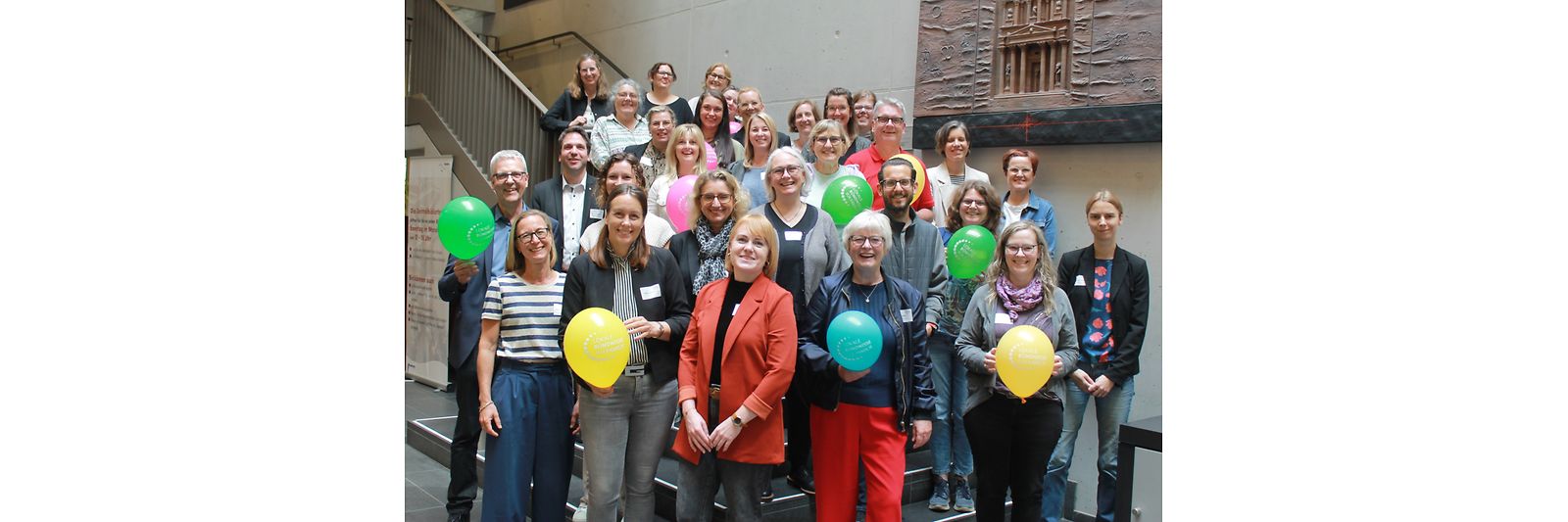 Gruppenfoto aller Teilnehmenden der Zukunftswerkstätten