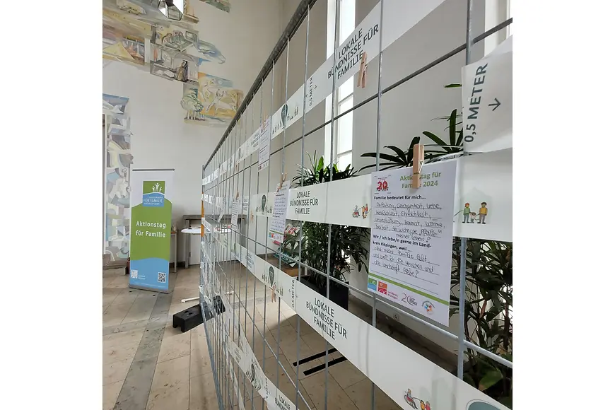 Ein Bauzaun voller Ideen und Anmerkungen zum Aktionstag 2024