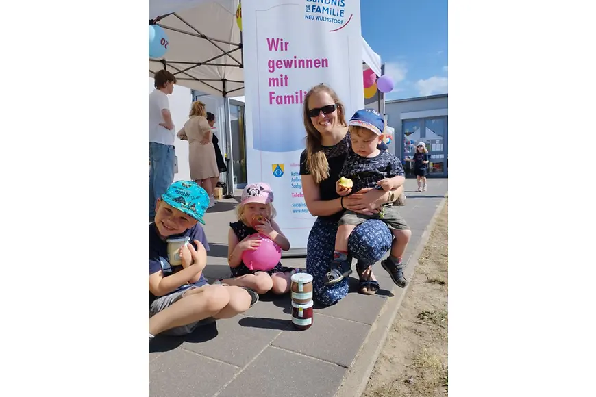 Eine Mutter mit 3 Kindern am Aktionstag in neu Wulmstorf