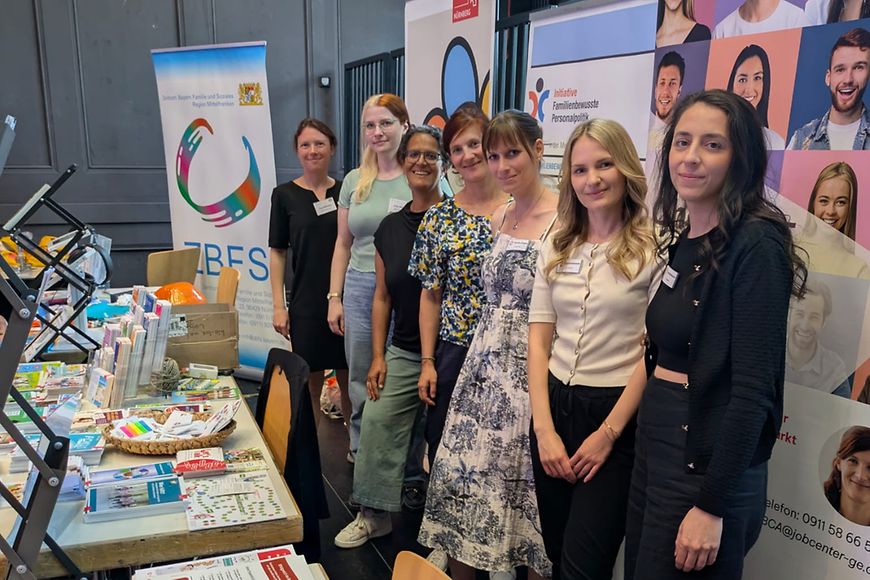 Teilnehmende am Infostand des Bündnis für Familie Nürnberg