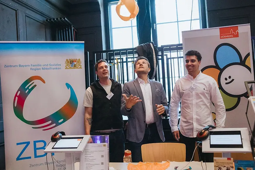 Teilnehmende am Infostand des Bündnis für Familie Nürnberg