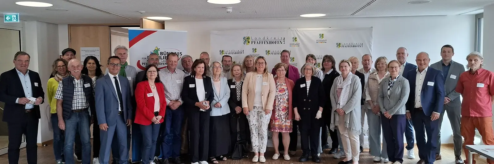 Gruppenfoto mit Teilnehmenden einer Veranstaltung des Bündnis für Familie Landkreis Pfaffenhofen