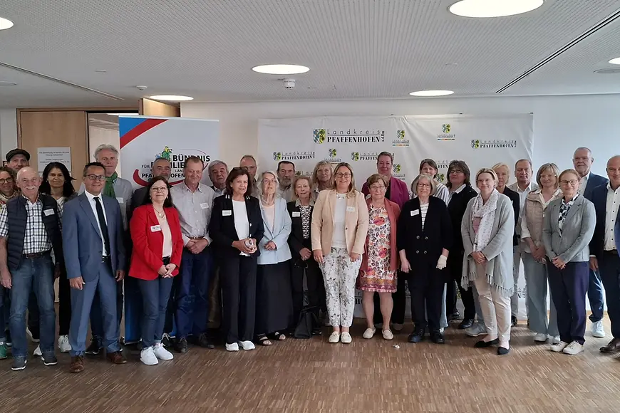 Gruppenfoto mit Teilnehmenden einer Veranstaltung des Bündnis für Familie Landkreis Pfaffenhofen